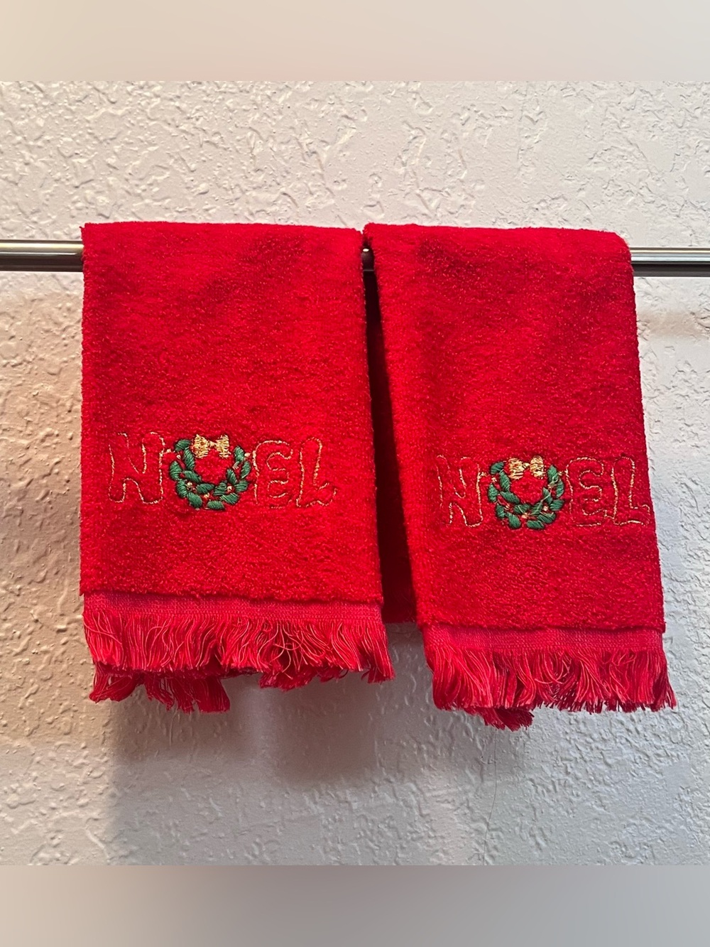 Vintage Cannon Christmas Hand Towels Set of 2 Noel Wreath Red USA